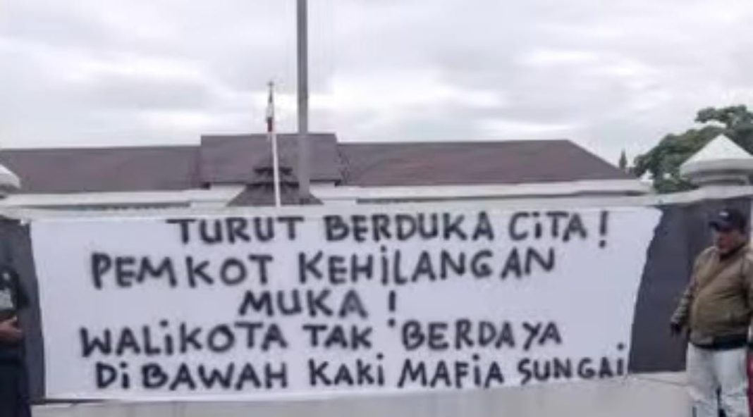 Spanduk Kritik di Balai Kota dan DPRD Tasikmalaya, Aktivis Soroti Dugaan Pembiaran Pelanggaran Lingkungan