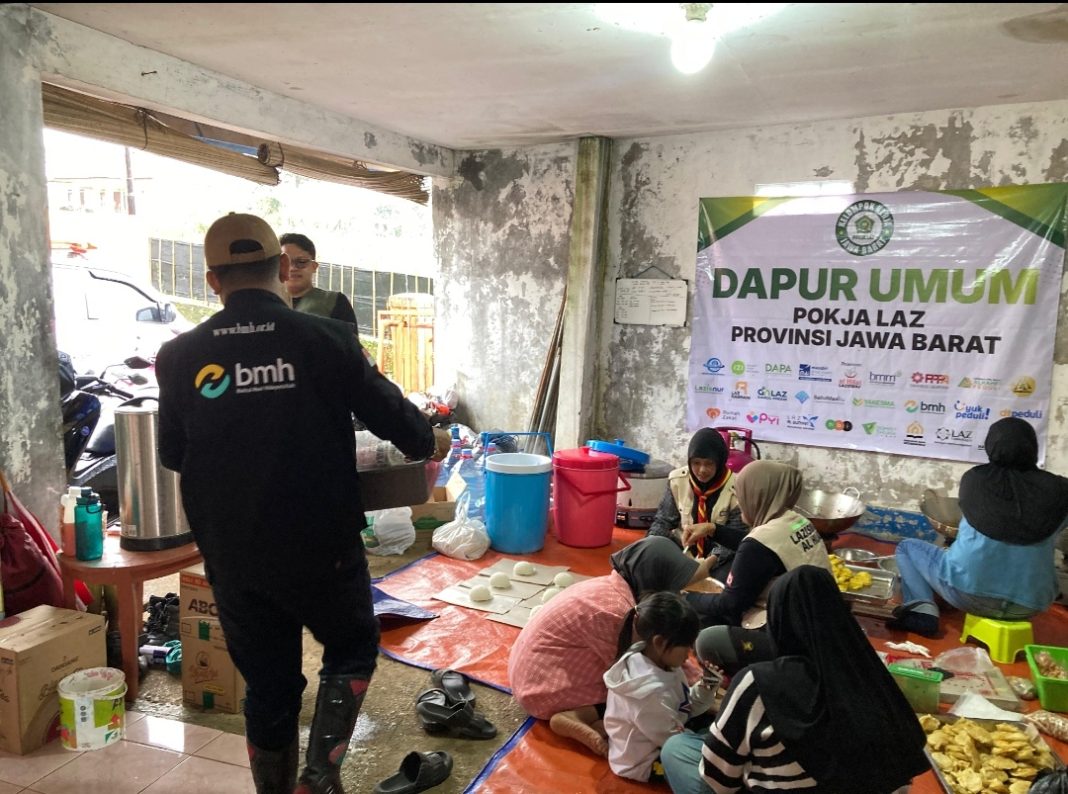 Dapur Umum BMH Topang Stamina Relawan dan Penyintas Longsor