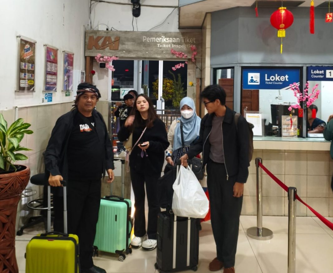 Kesederhanaan Warnai Acara Lamaran Putra Wawalkot Tasikmalaya Rd Difa M Chandra Dengan Puteri Di Surabaya