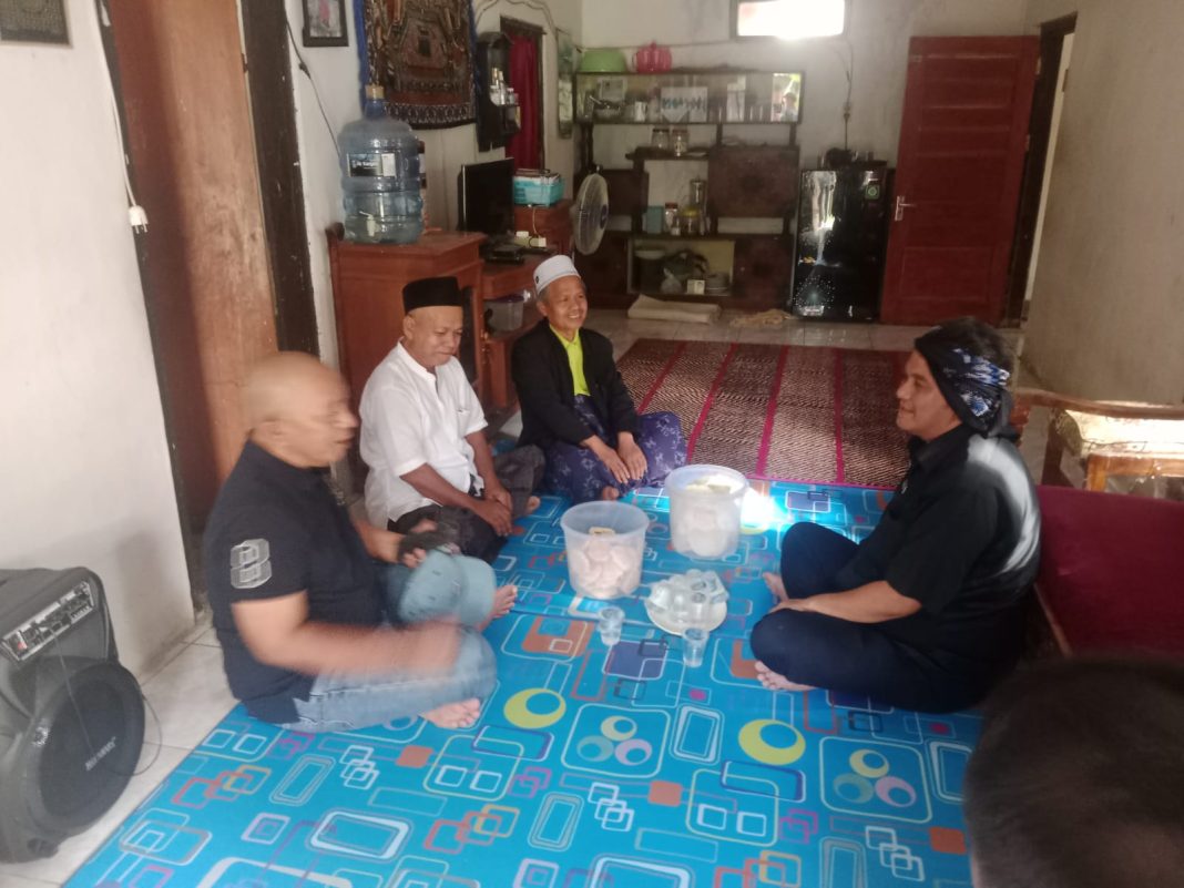 Diky Chandra Sampaikan Belasungkawa Saat Takziah Kerumah Duka Dua Warga Kota Tasik Yang Meninggal Saat Laksanakan Ibadah Haji.
