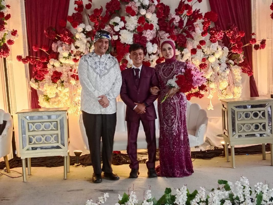 Kehadiran Plh Wali Kota Tasik Di Resepsi Pernikahan Azi dan Dewi Disambut Bahagia