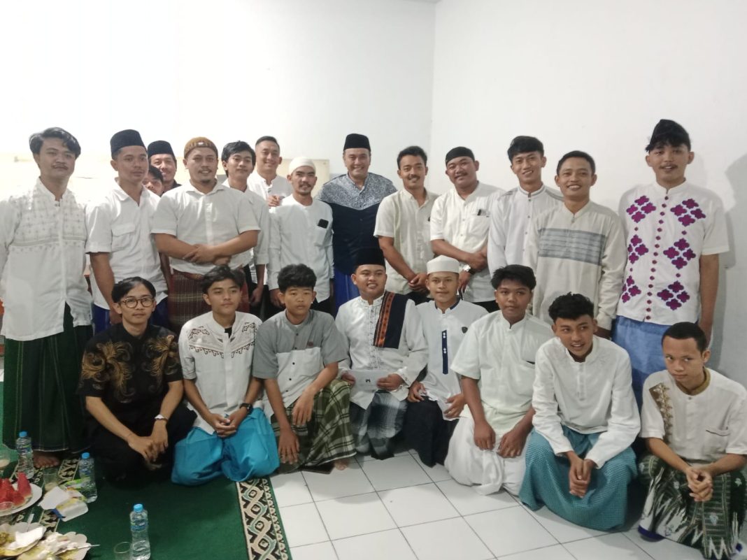 Kedatangan Diky Chandra Disambut Antusias Masyarakat Warung DKM Sirnasari RW 06 Mangkubumi