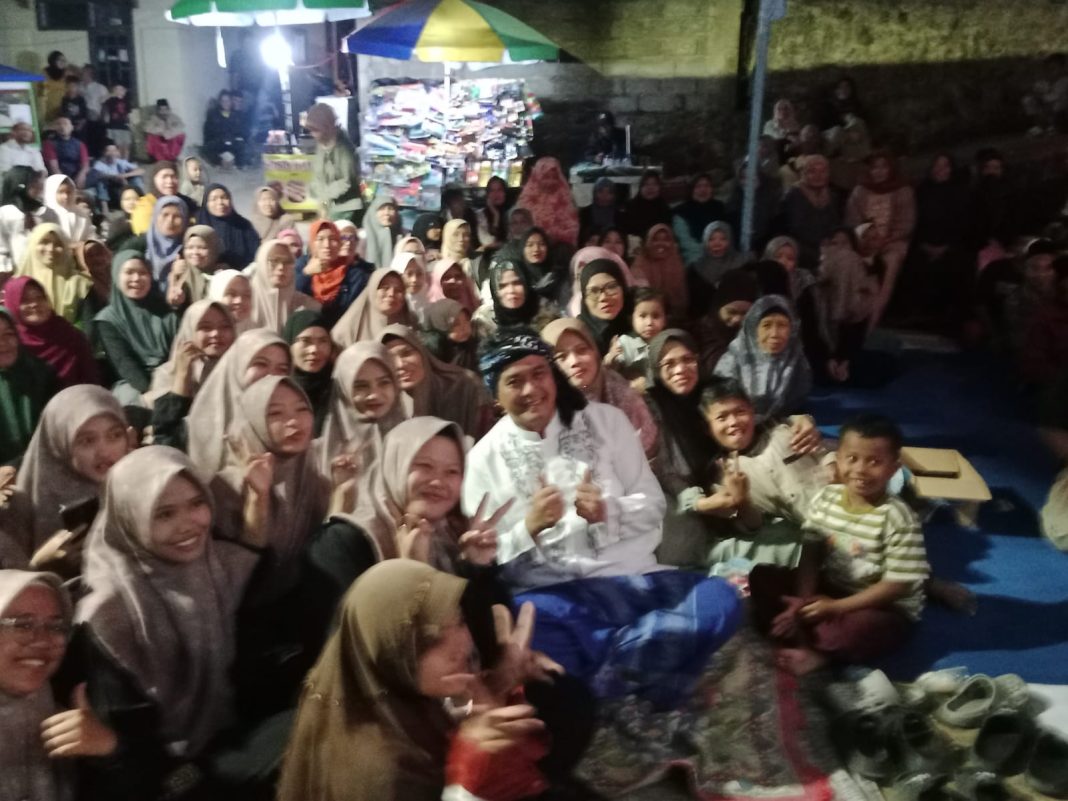 Kehadiran Diky Chandra Di Madrasah Miqdarul Falah Tamansari Dsambut Antusias Warga