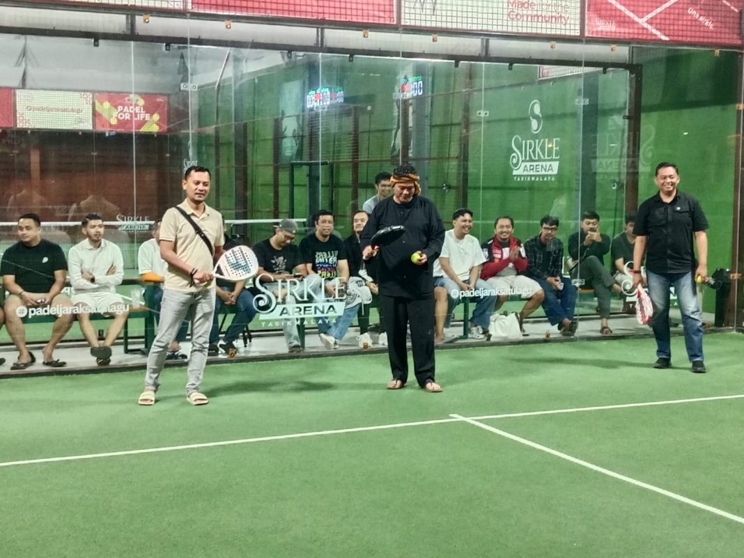 Diky Chandra Bahagia Di Giat Final Tarkam Padel, Bisa Pegang Raket Padel, Ini Baru Pertama Kali