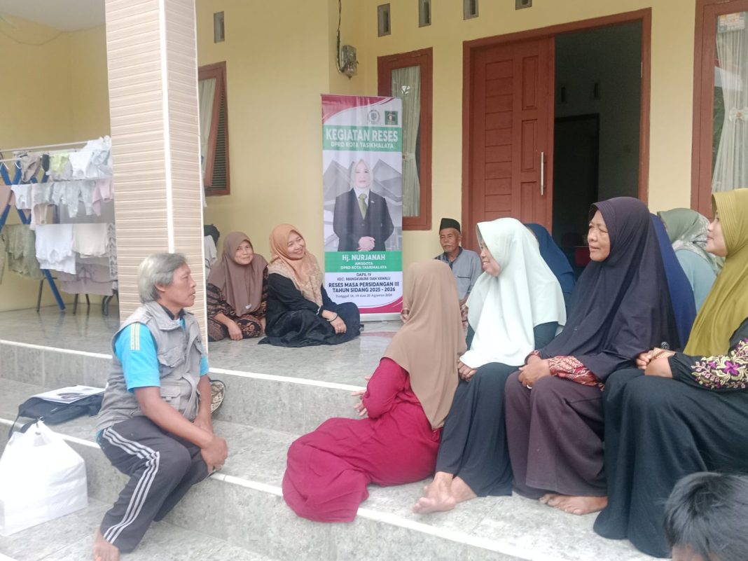 Masyarakat Sukahurip Cigantang Sampaikan Aspirasi Pada Giat Reses Anggota Komisi III DPRD Kota Tasikmalaya, Hj Nurjanah